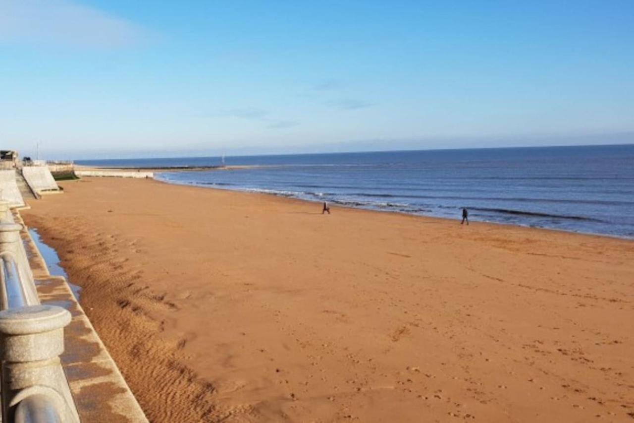 Vitamin Sea - Beachfront Apartment - Sleeps 4 Ramsgate Luaran gambar