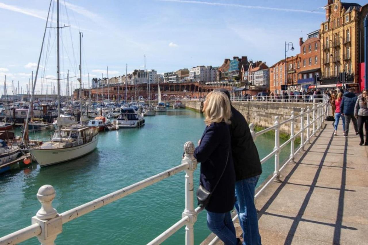 Vitamin Sea - Beachfront Apartment - Sleeps 4 Ramsgate Luaran gambar