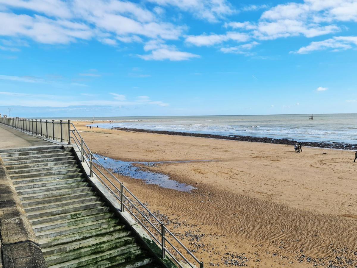 Vitamin Sea - Beachfront Apartment - Sleeps 4 Ramsgate Luaran gambar