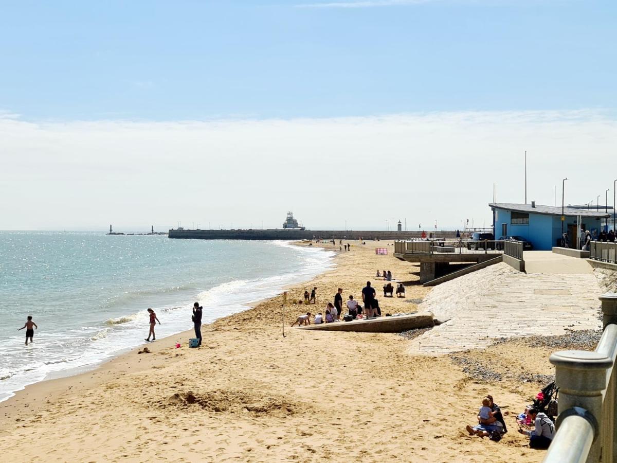 Vitamin Sea - Beachfront Apartment - Sleeps 4 Ramsgate Luaran gambar